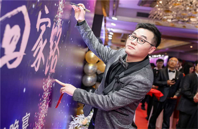 【高光“疫”事】勇敢逆行的特殊“网约车”——EZPay90后，用信念打通生命运输线